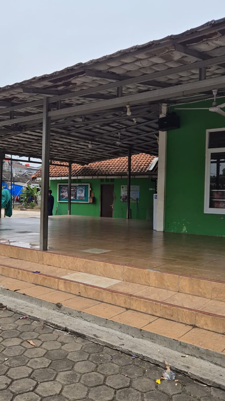 Teras Depan Masjid Lama